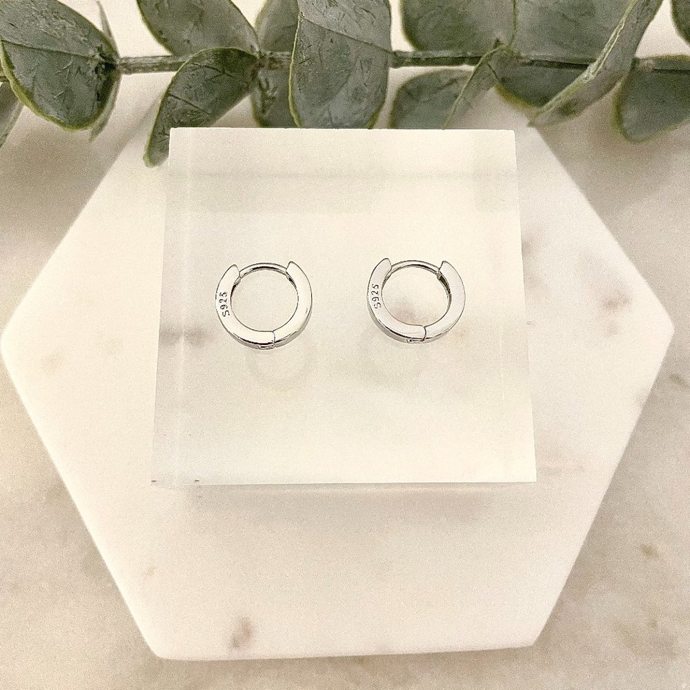 925 Sterling Silver Huggie Hoop Earrings Small Silver Hoops Minimalist Huggies - Picture 3 of 3